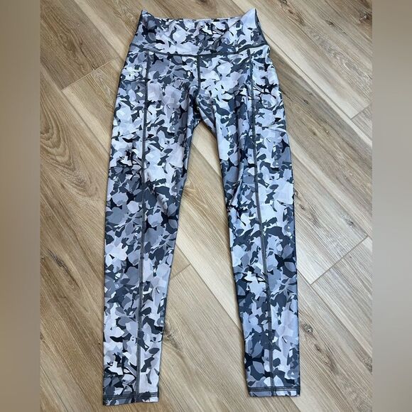 SAVVI Gray Women’s Leggings Size Medium - Picture 1 of 9